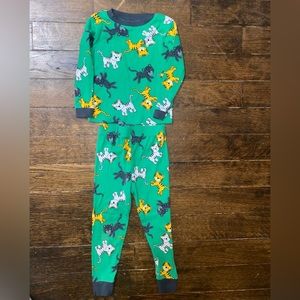 ❌SOLD ON MERCARI❌ toddler boy pajamas
size 4T